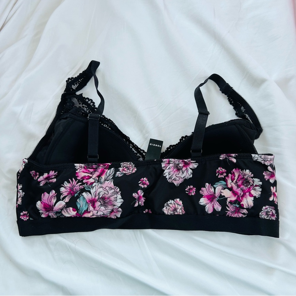 Torrid Curve NWT Lightly Lined Microfiber Plunge Bralette Floral Print Size 2 - Picture 5 of 8